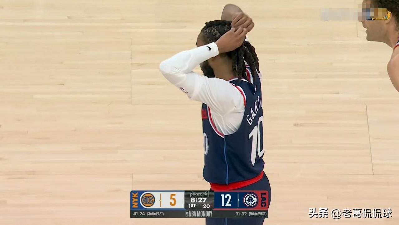 快船当家控卫加兰的三分球真是太靠谱了！在今天进行的快船和尼克斯的比赛中，目前双方