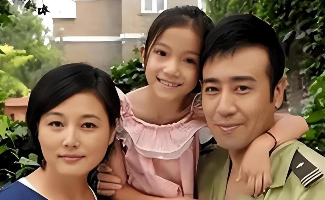 于和伟站在2026年6月26日晚上海临港的领奖台侧幕候场，手心里全是汗。这是第3