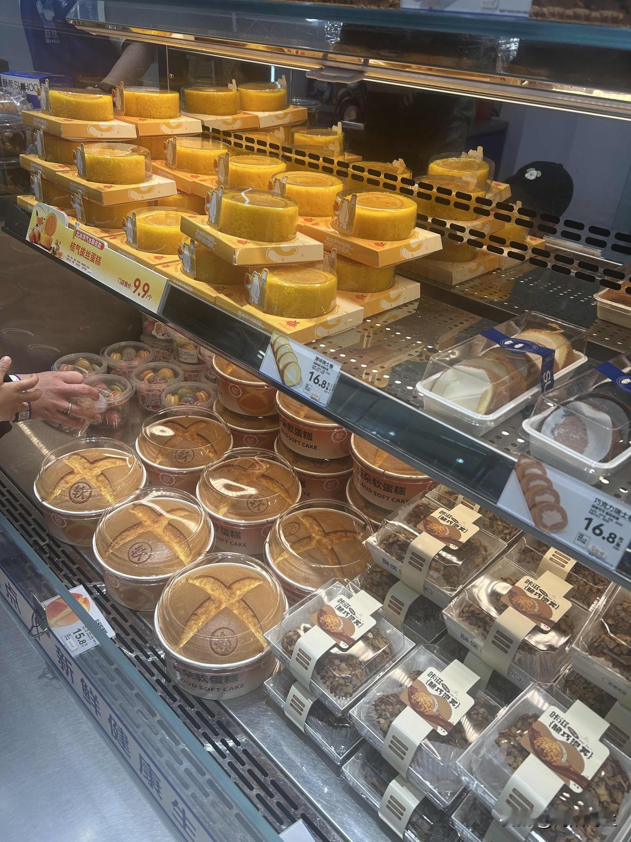 缺什么补什么吧。现在的孩子一到周六日节假日都要求父母陪着去吃喝玩乐。

今天我上