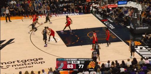 开拓者还能顶住吗，三节比赛结束就差1分了。NBA附加赛