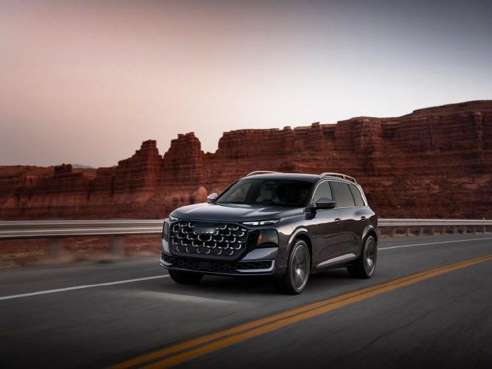最克制的旗舰SUV
奥迪史上最大SUV Audi Q9 & SQ9 正式发布
对