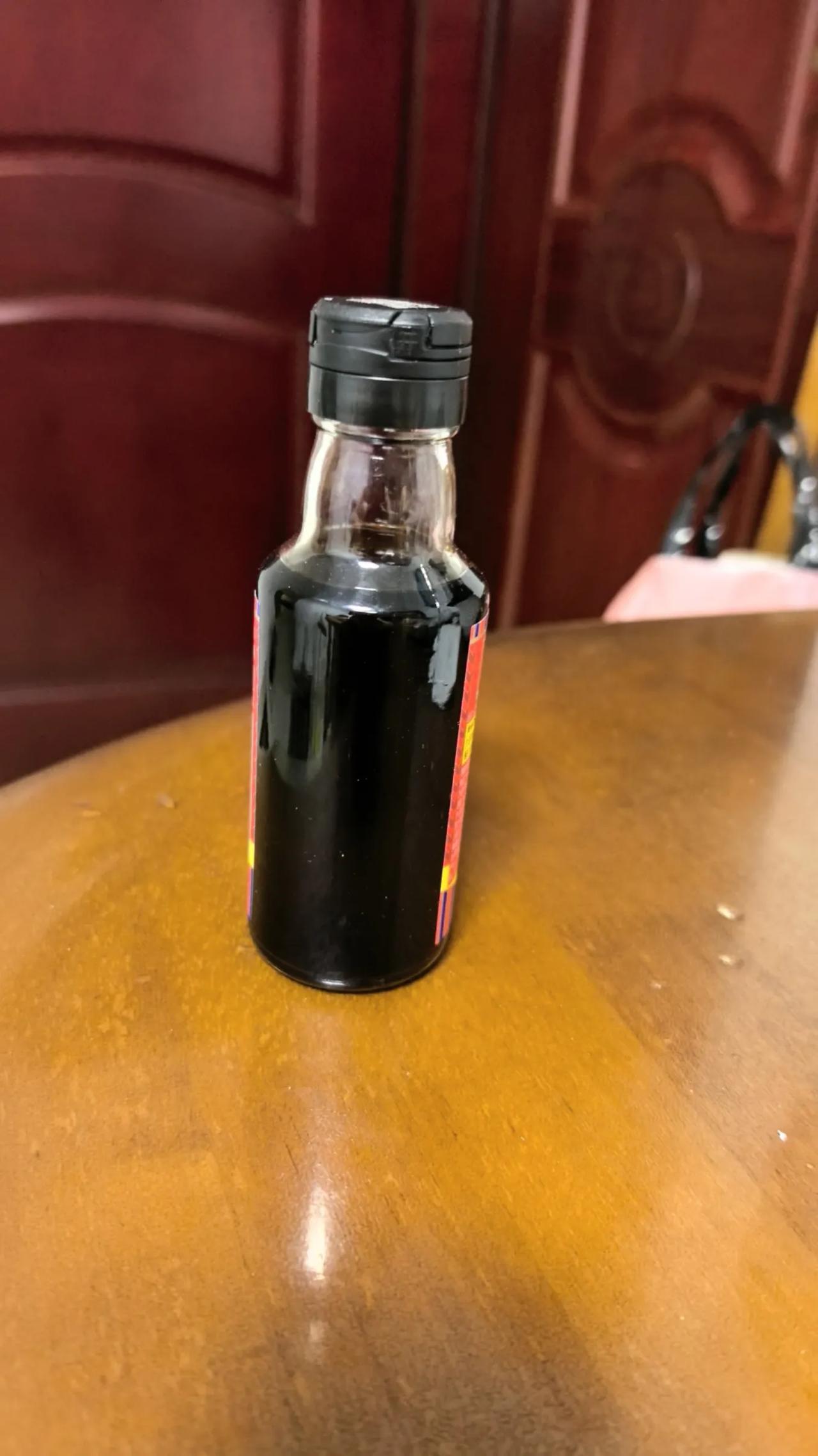 昨天下午，来到呼和浩特市新城区的一家超市里，看到很多包装精致的月饼摆在明显的位置