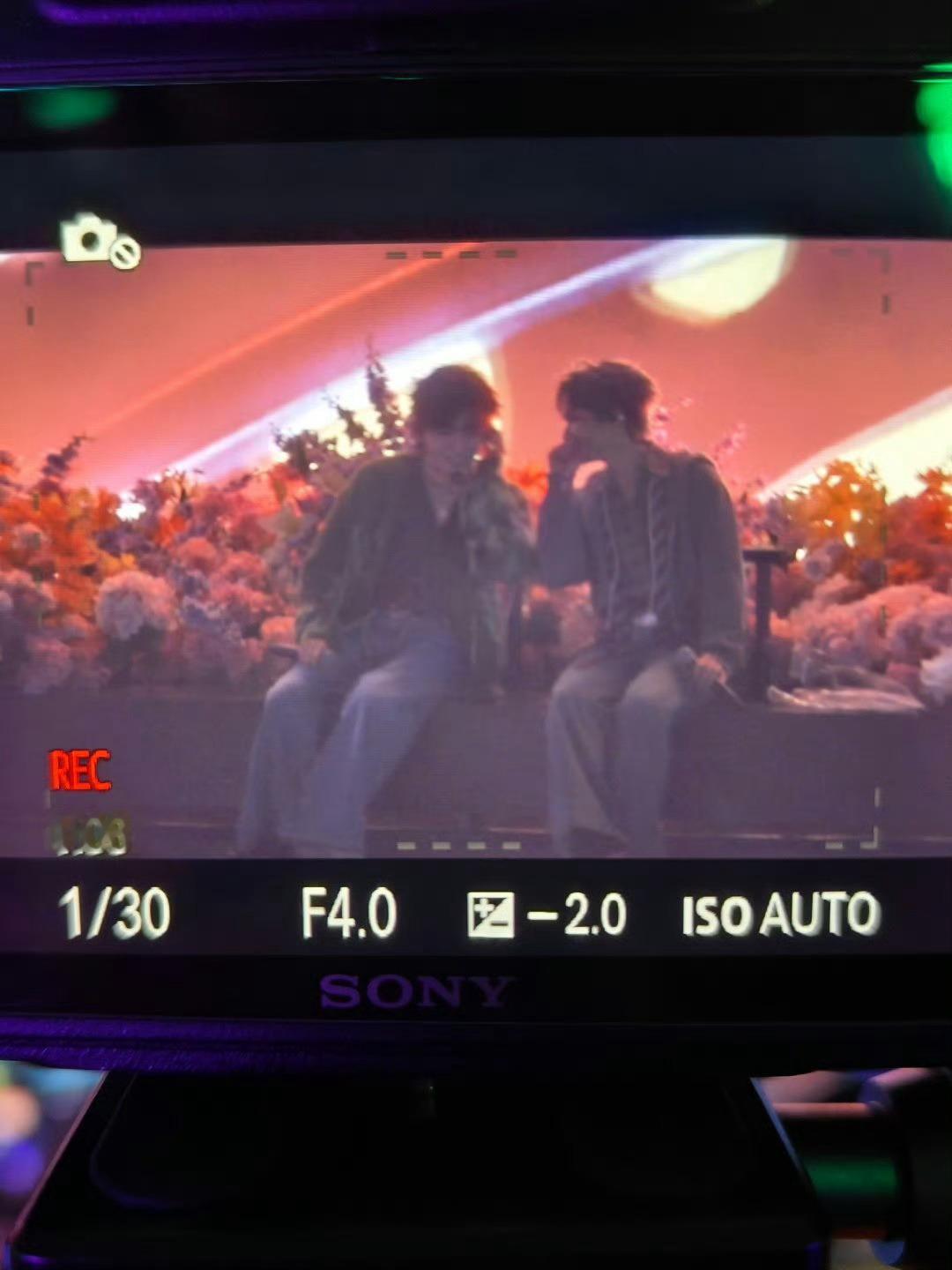 宋亚轩刘耀文悄悄话，聊什么呢，哇哦 