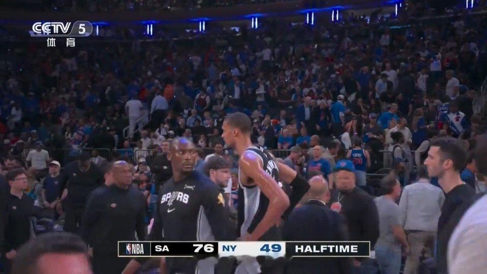 今天的马刺是真猛，半场轰下76分，三分球超五成的命中率~nba总决赛马刺vs尼克