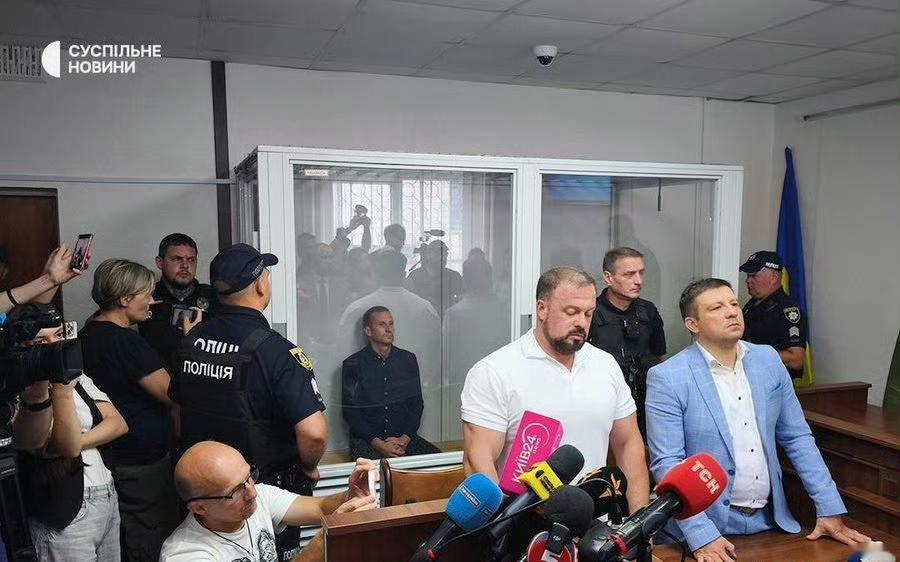 是好的开始吗？乌克兰政府12年来首次逮捕乌克兰新纳粹党派高级成员。
周四乌克兰再
