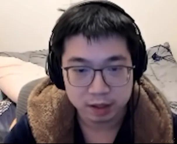 关于YB的教练问题，Emo在直播里也聊了，队伍靠奖金吃饭，教练来了会分队员的奖金