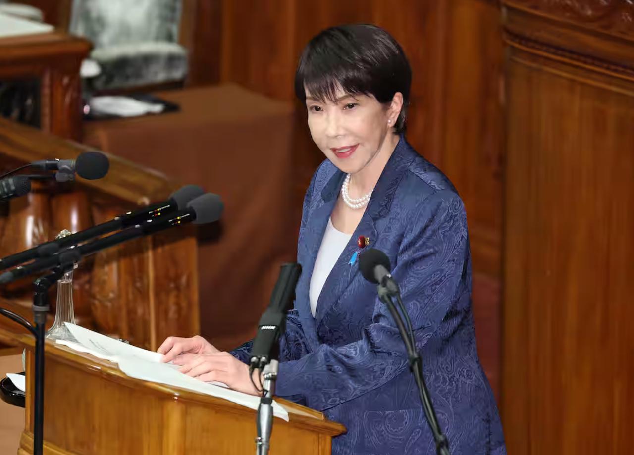高市早苗在国会两度强调“中国是重要邻国”、“推进战略互惠关系”，表面看像在对华释