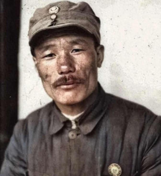 1978年，开国中将孙毅中将外出理发，剪完之后还觉得长，于是让理发小伙再修一修。