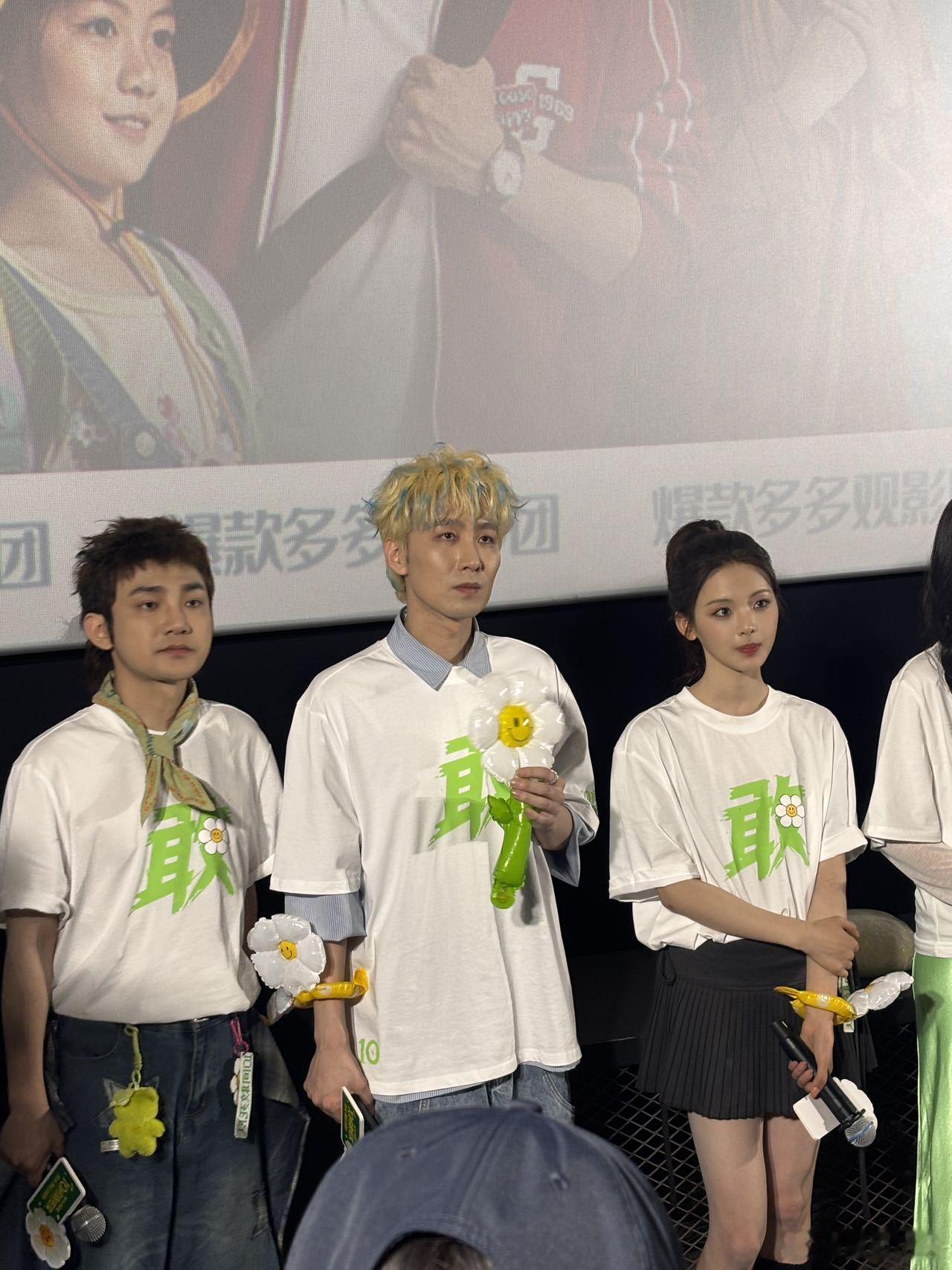 10间敢死队北京首映礼  北影节高分口碑力作《10间敢死队》首映礼出圈！用喜剧解