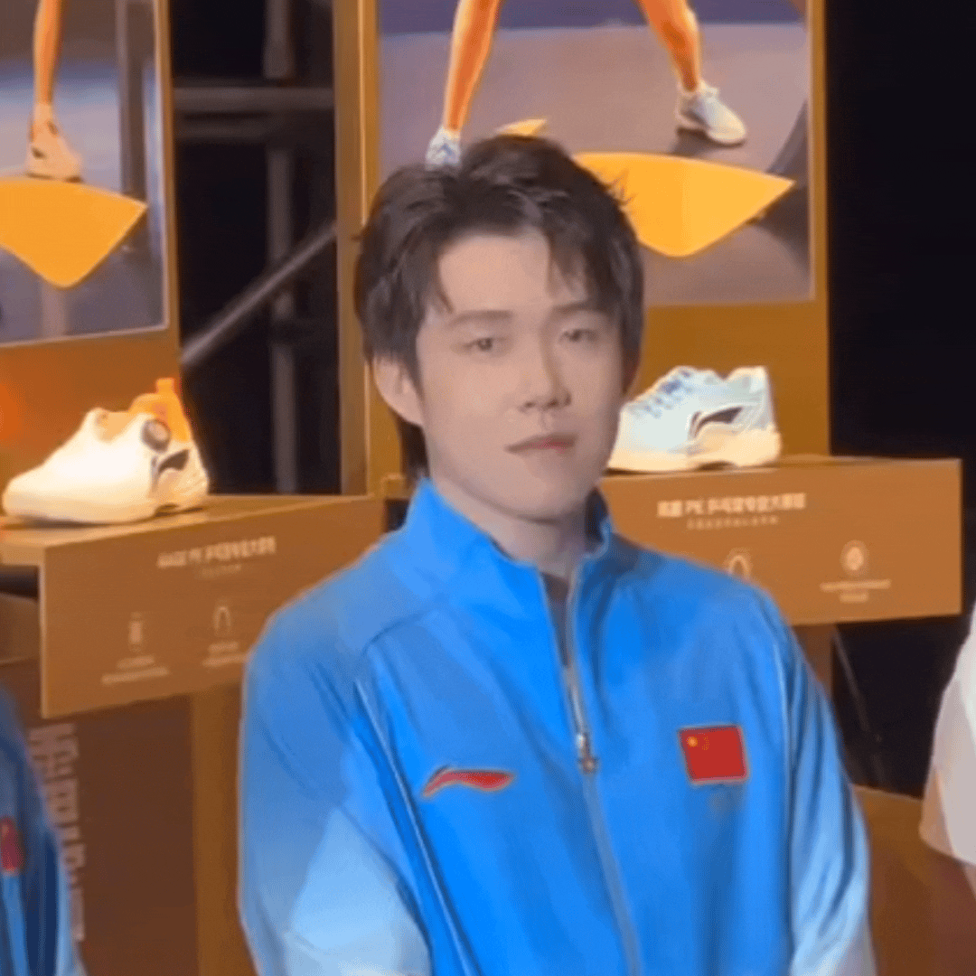 王楚钦 国乒男队队长王楚钦 王楚钦接过火炬 汗水浇开胜利花，健康护你闯天涯，每一