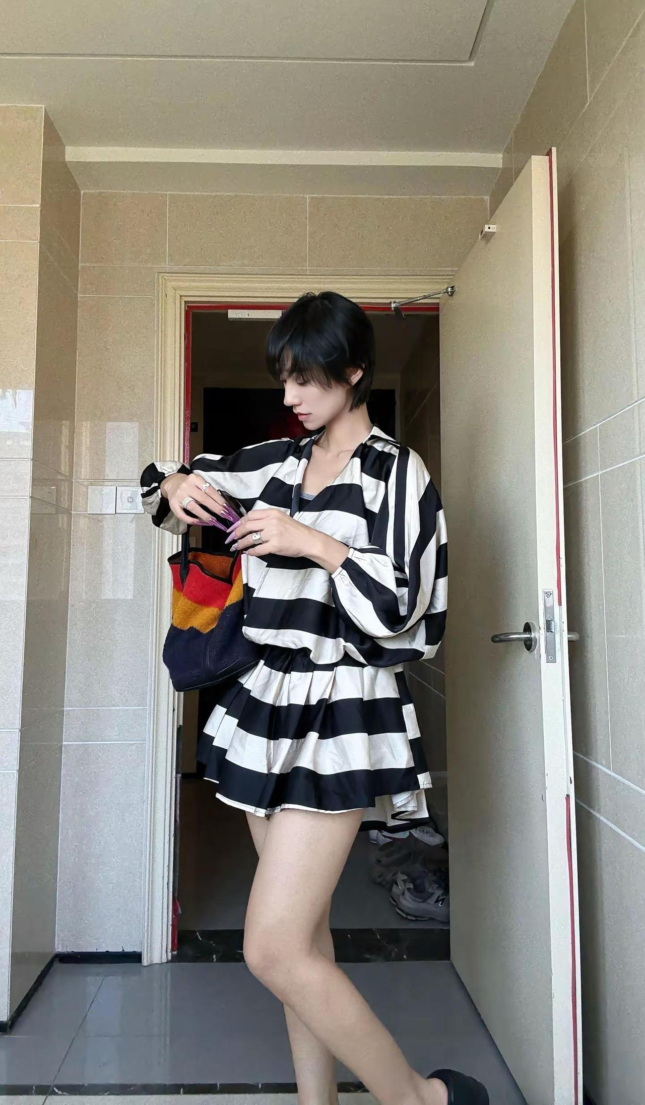 出门老派少女的ootd 短发