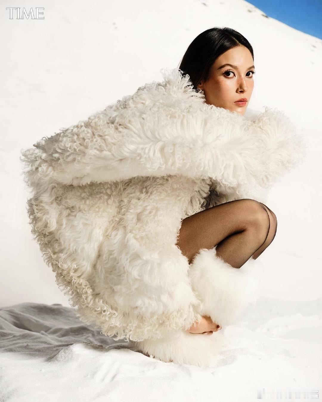 谷爱凌登时代周刊封面 谷爱凌登上《TIME》杂志封面在接受专访时表示：我从事滑雪
