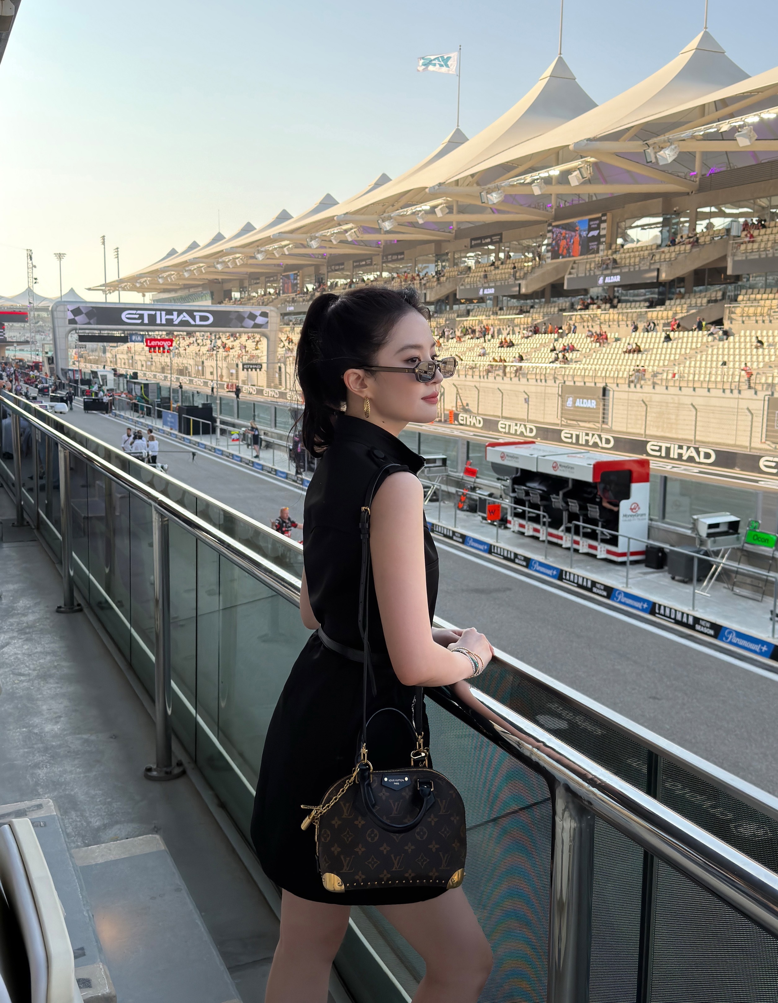 在轰鸣和速度里感受F1阿布扎比大奖赛 收官战的高燃时刻☀️