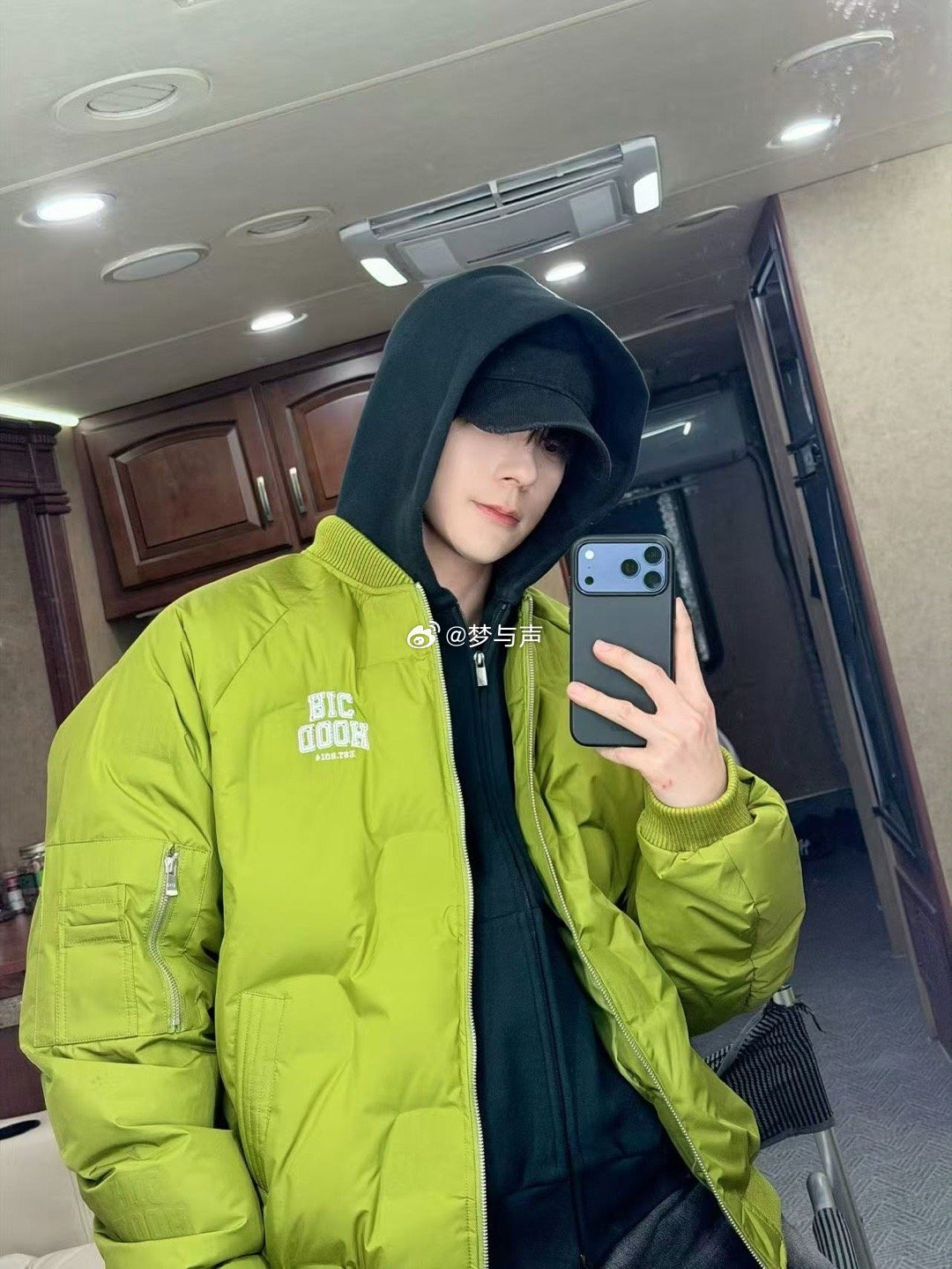 魏哲鸣新剧双向暗恋魏哲鸣一演暗恋就封神 十年暗恋，许淮颂把喜欢活成了习惯。知道她