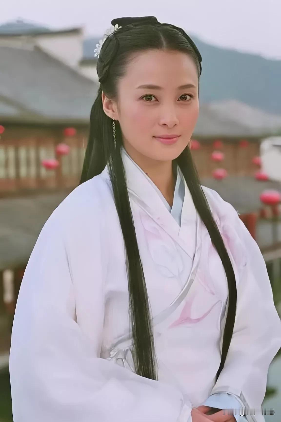 是谁说贴头皮的古装发型不好看啦？放在蒋勤勤身上有什么影响吗？不还是那么美吗？又干