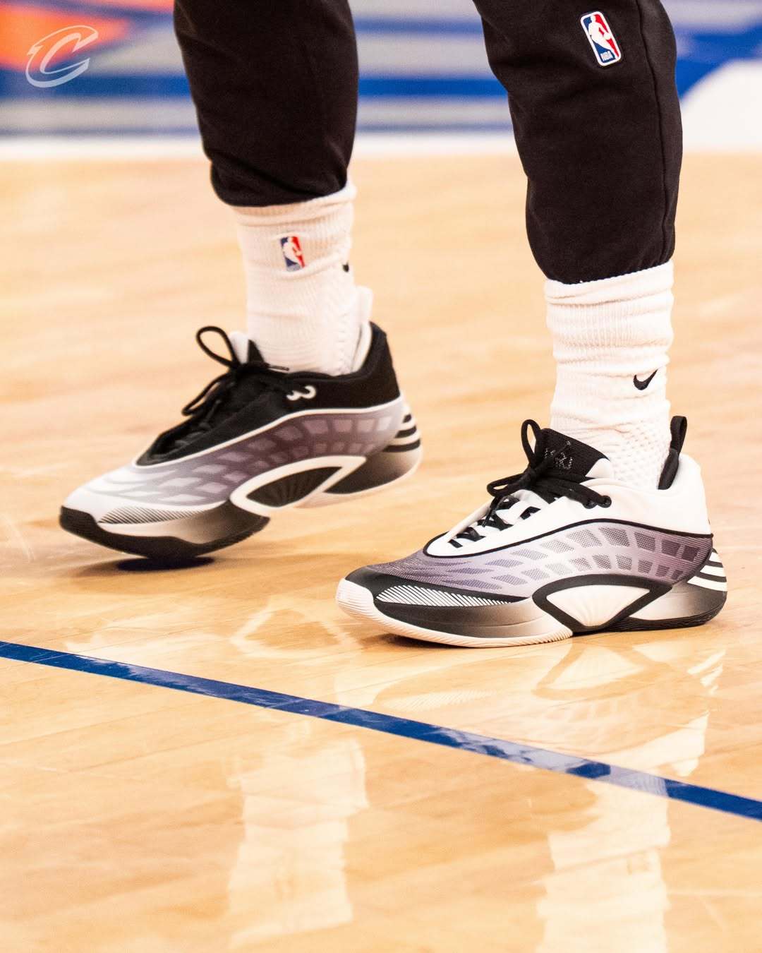 米切尔8的阴阳配色，好看吗？NBA