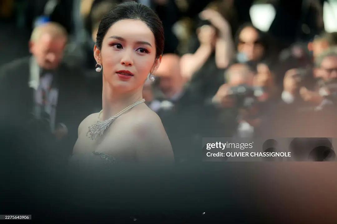 周也的G社生图来了，状态怎么评？在线吗？疑似周也对戛纳火力全开