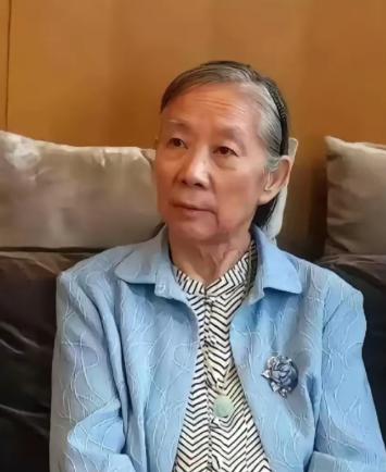 今年81岁的林豆豆，一个人住在北京老城区的老房子里，既不碰智能手机，也从不上网，