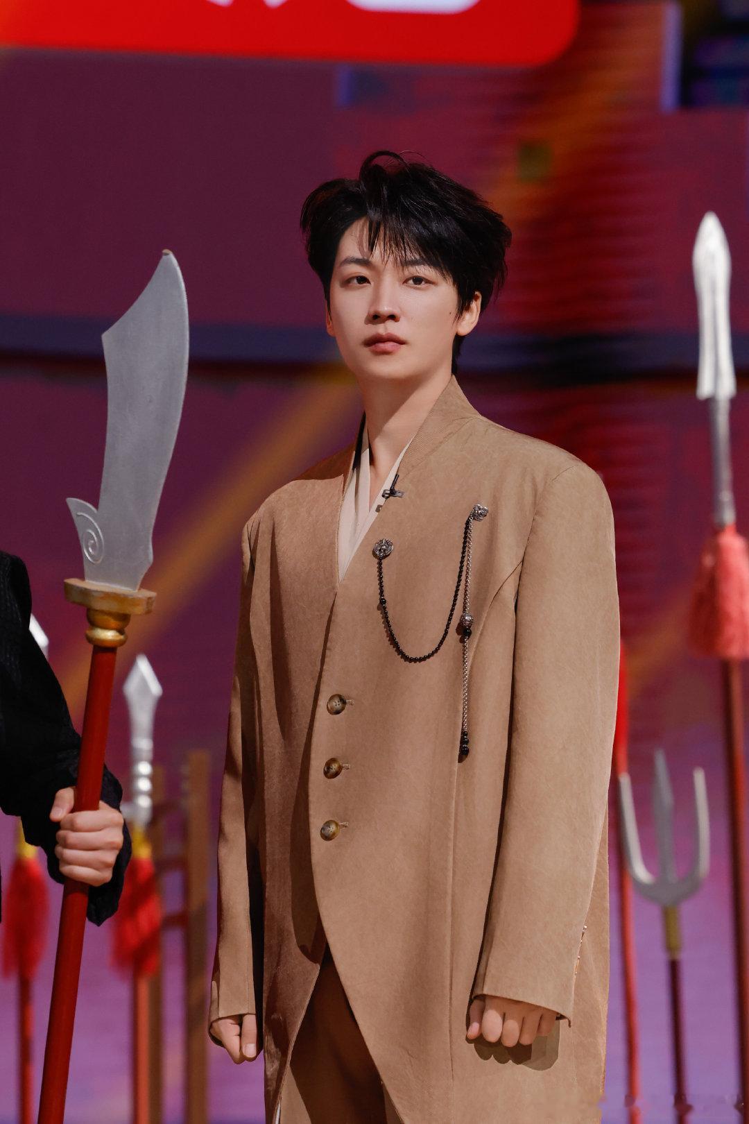 又被吴泽林装到了 一上来就把价格顶满，看着其他玩家震惊的表情，泽林这波装到了！ 