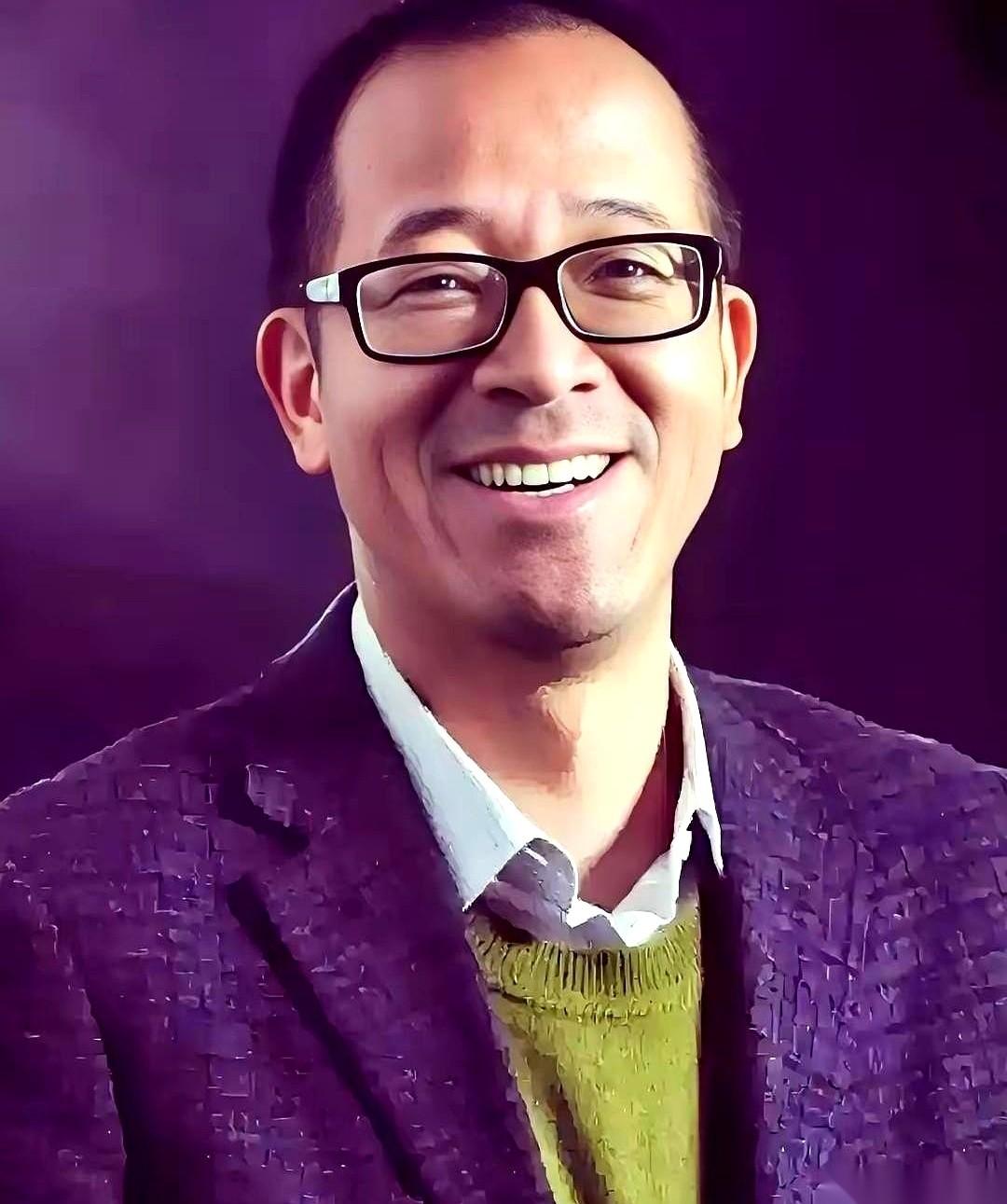 哪有什么宫斗剧啊，从头到尾就是一出“你爹觉得你穿秋裤冷”。
人家早就不怕冷了，人