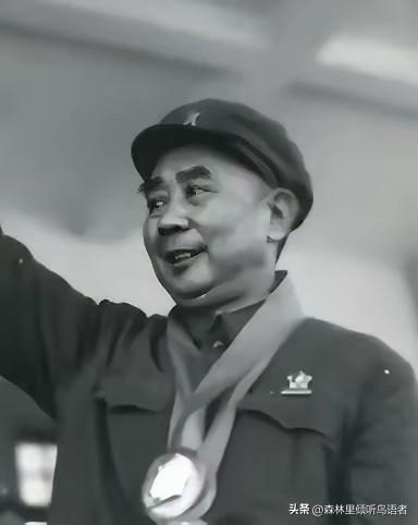 1970年，王自正持枪冲进了军区政委的卧室，政委谭甫仁连忙呼叫警卫员，谁知，2个