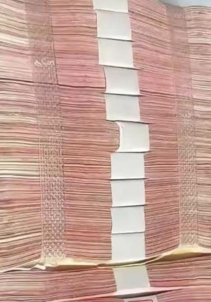 离婚后，这场“落点”很快：分了80万。她带着三岁儿子回到娘家，像把风筝收回手里先