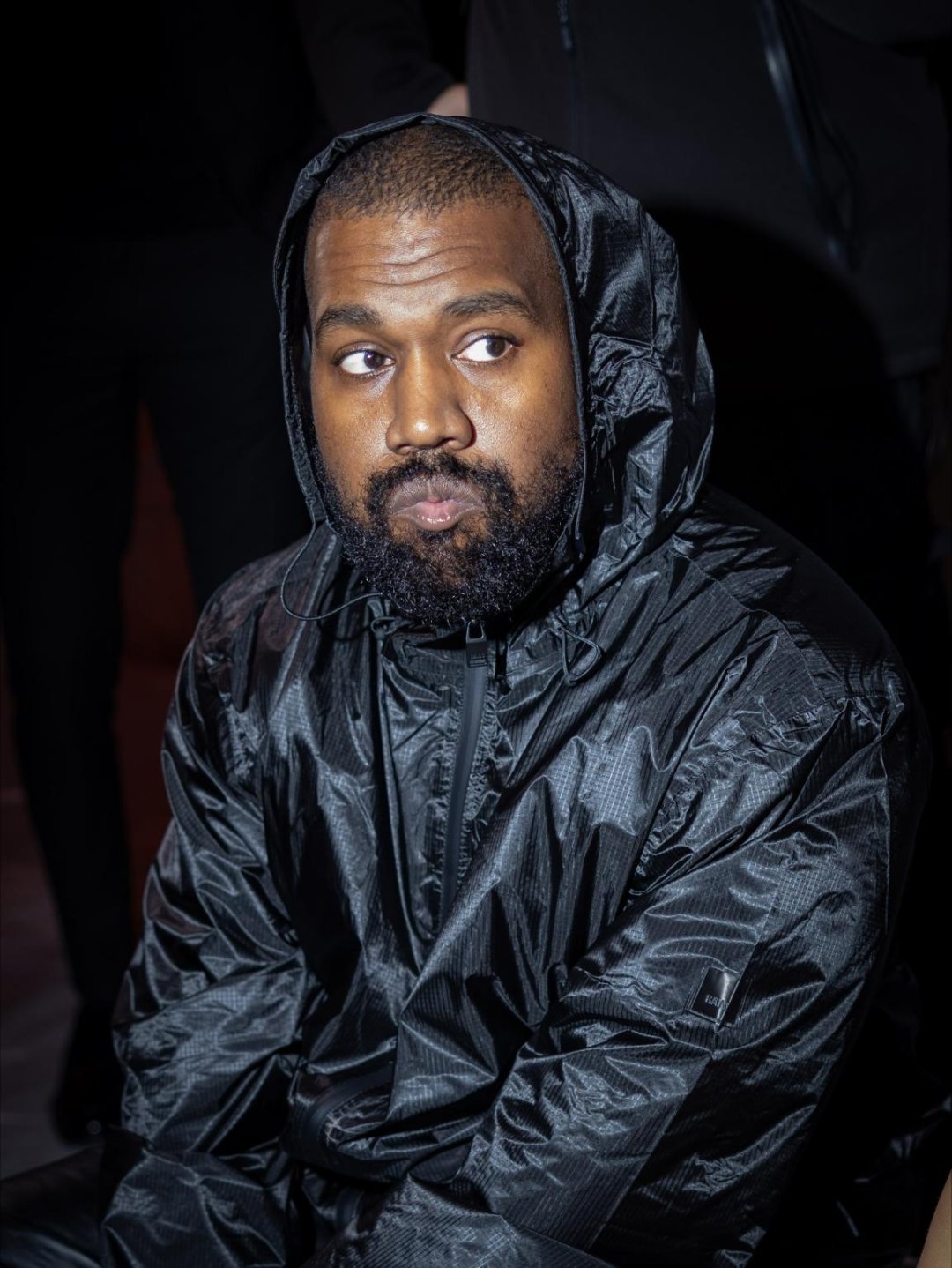 侃爷 (Kanye West)被指控性侵[吃惊]！根据PageSix最新报道，侃
