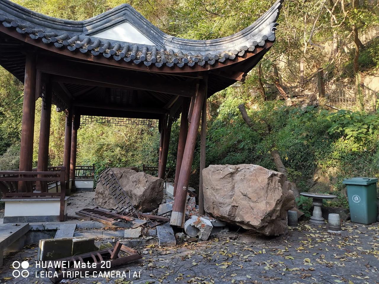 采石矶公园：
滨江观水，
极目远眺，
心旷神怡！
#爆料# 
