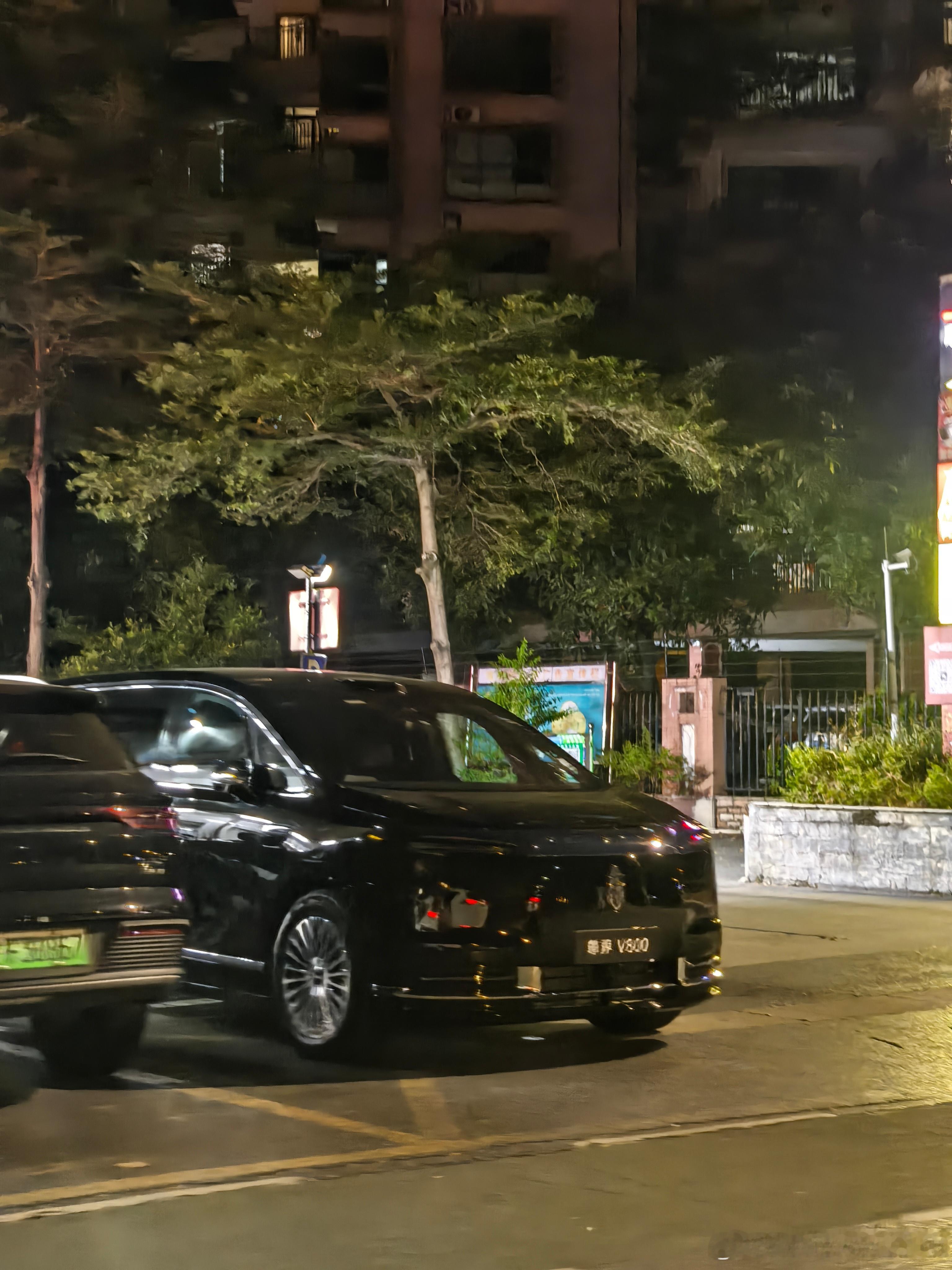 第一次碰到尊界V800，新车没上牌，挺好的[允悲] ​​​