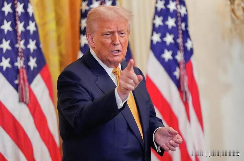 媒体：总统得知美国一架飞机在伊朗被击落，两名飞行员失踪。特朗普对着助手吼叫了数小