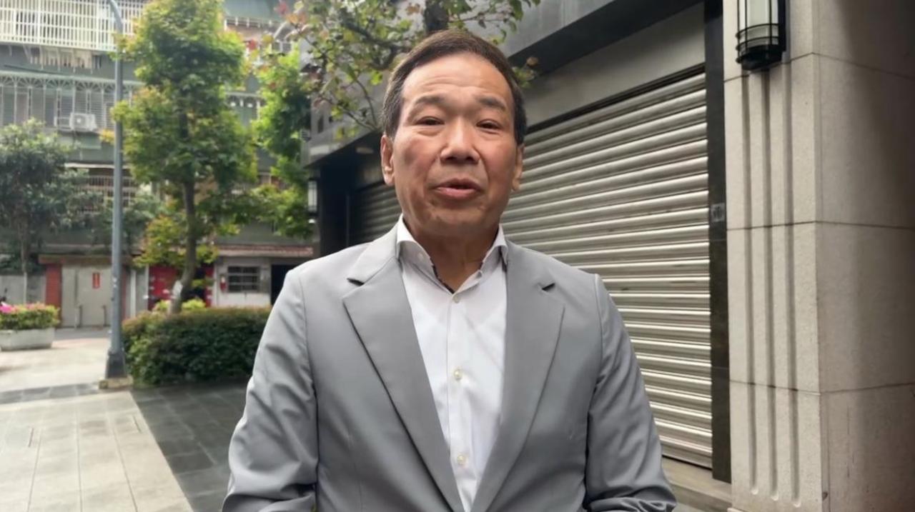 国民党台北市议员钟小平近期在节目中公开喊话蓝营，千万不要寄望柯文哲。他直言，柯文
