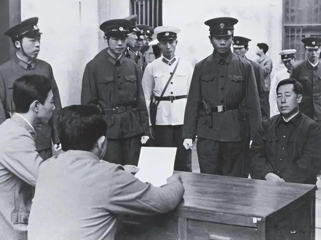 40多年前的县委书记贪污不到7万，最终在公判大会上被判处死刑，对当今社会的贪污腐