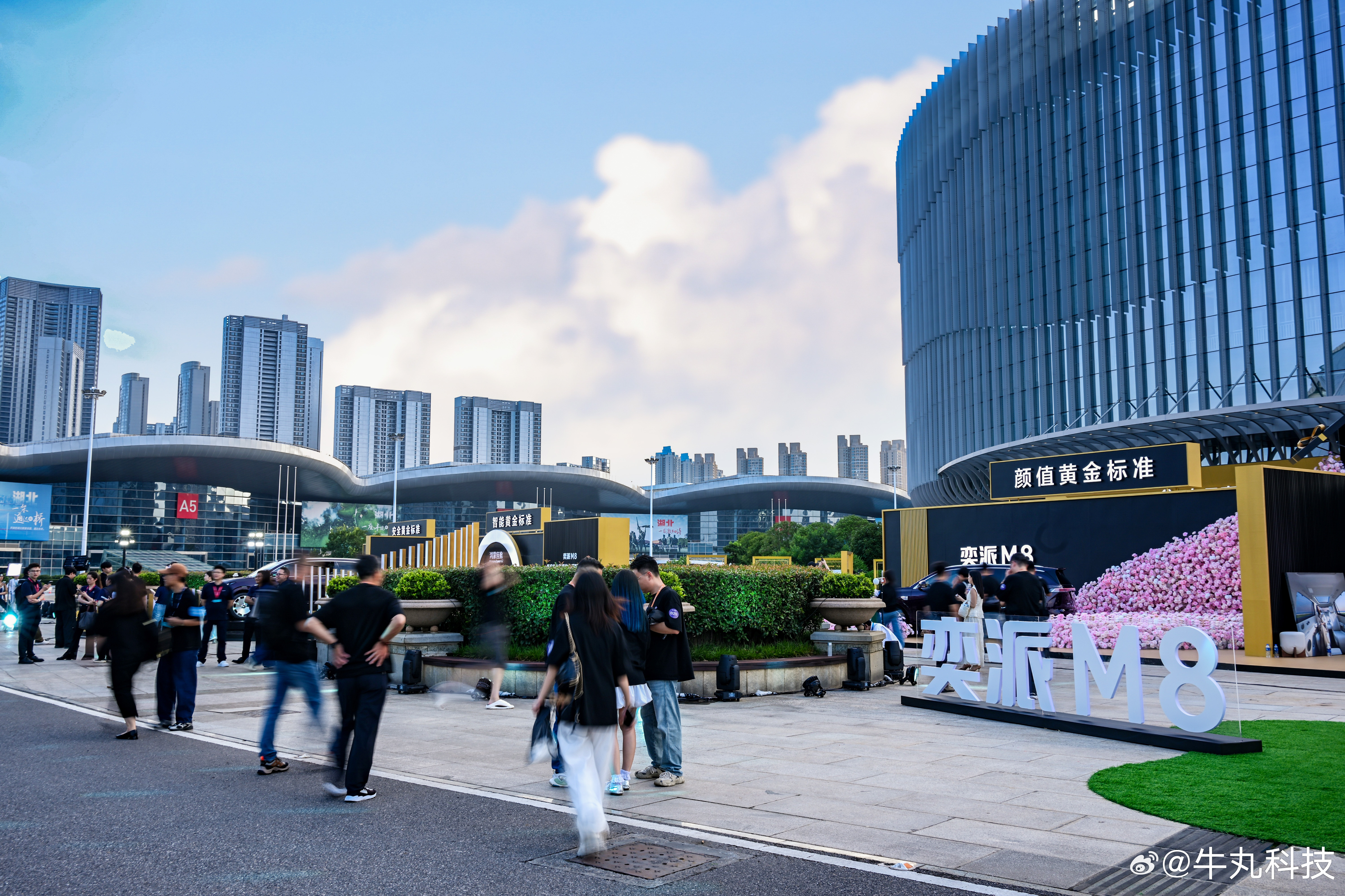 新能源三电安全长期是用户核心顾虑，奕派 M8 依托中汽中心四项电池极限认证、两项