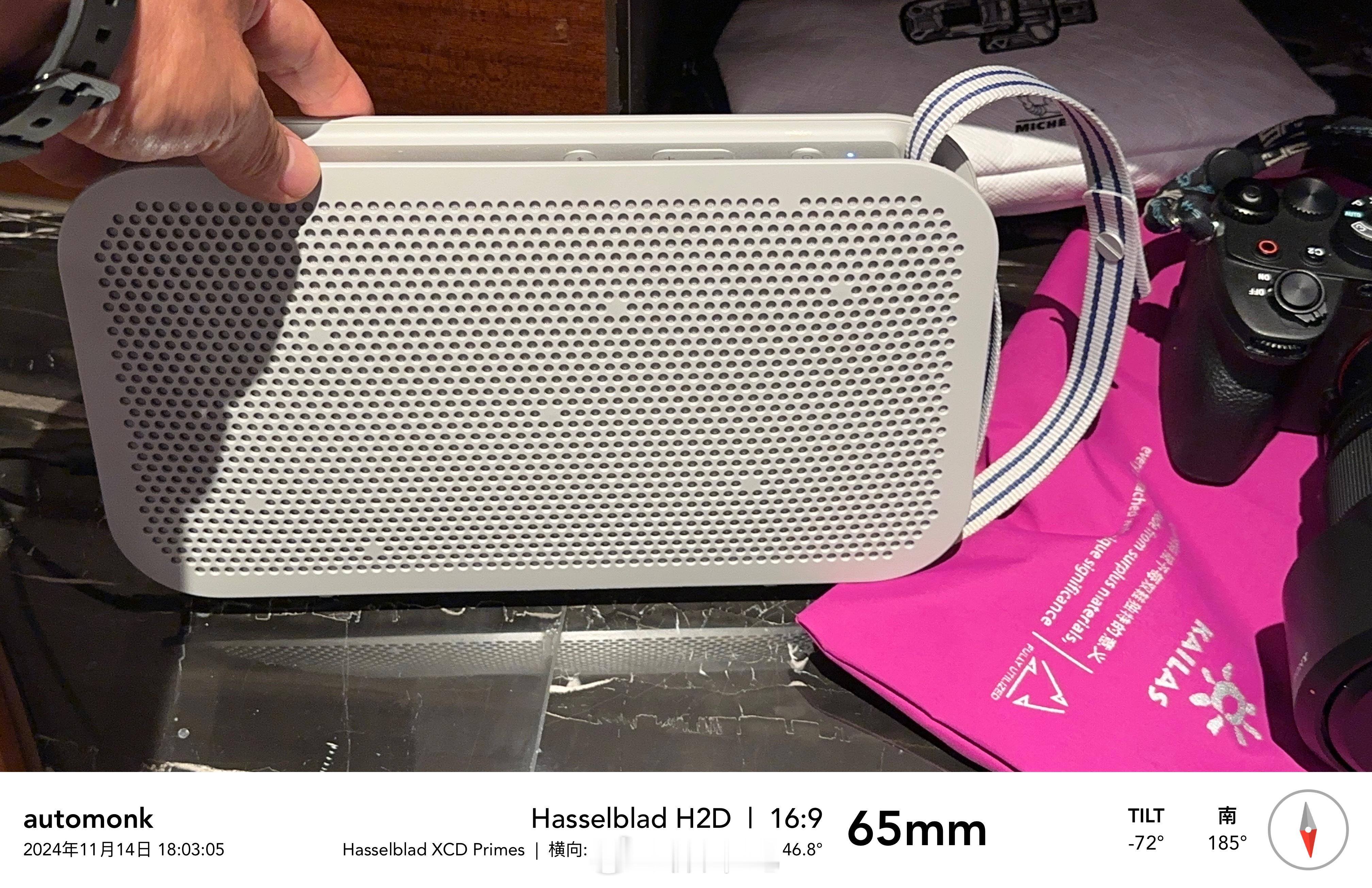 酒店这个Beoplay A2 Active便携式音响，虽然看着很陈旧了，但是实际