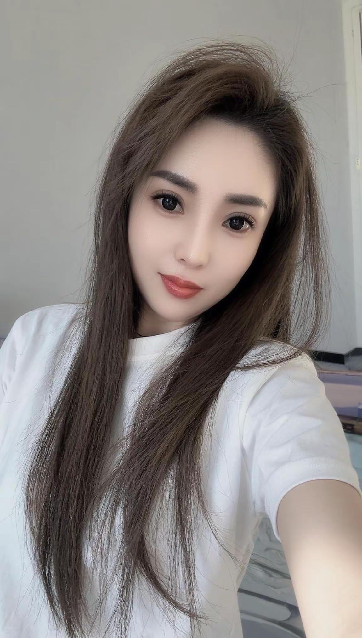 解锁今日 OOTD，衣装是无声的语言，诉说着对生活的热忱，每一次精心搭配，都是爱