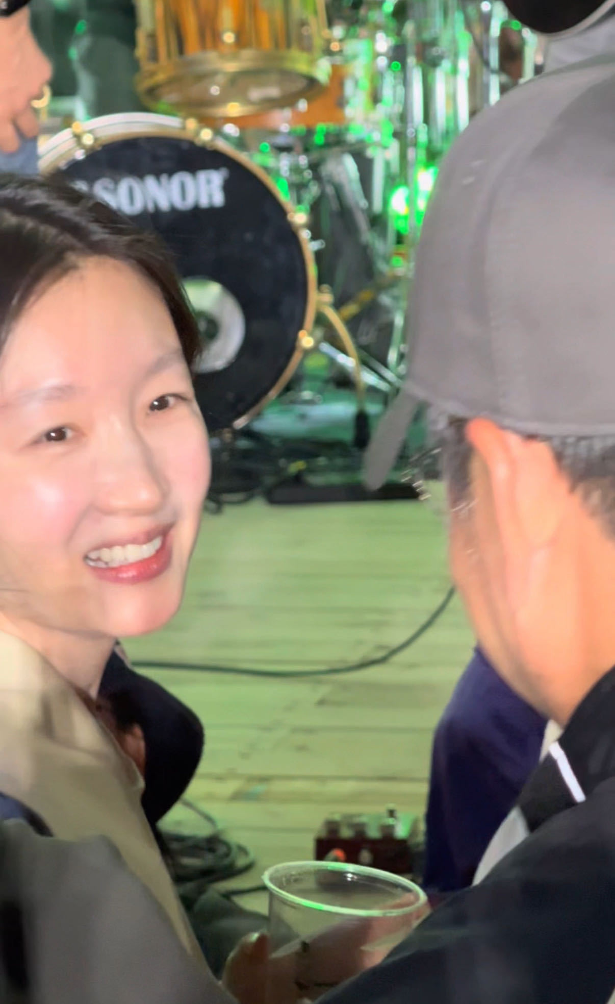 周冬雨戏剧节素颜状态乌镇戏剧节捕捉素颜周冬雨！无妆状态清爽自然，松弛随性，专心感