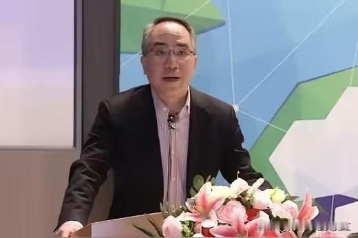 新加坡前国会议员吴俊刚今日发文写道：“上个月以来，‘印加坡’这个中文新名词突然在