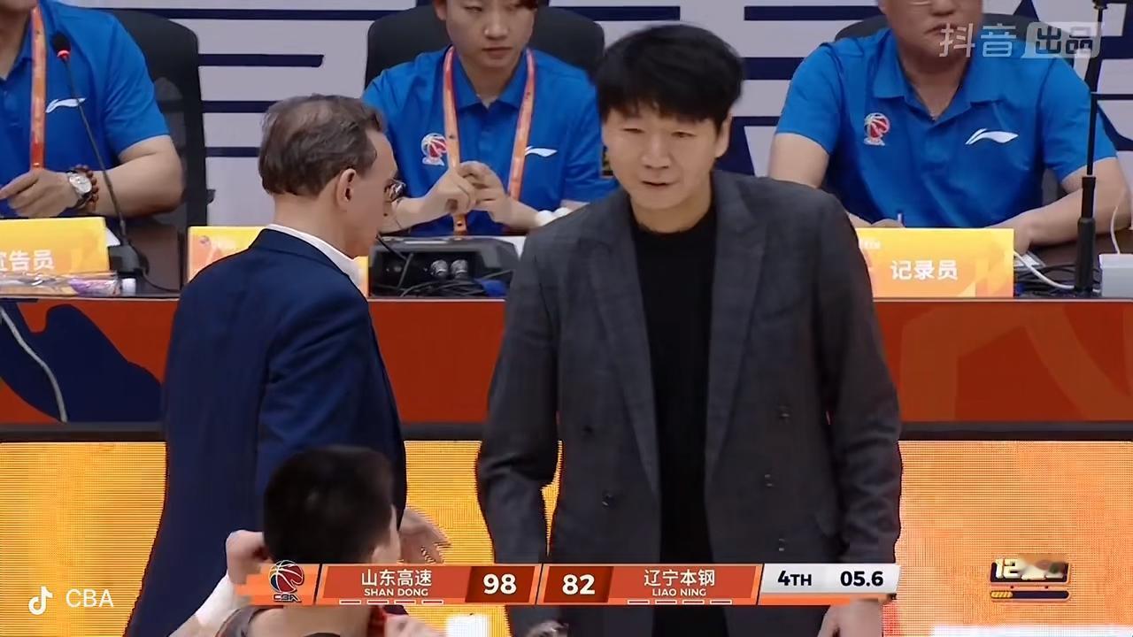 惹不起的辽宁本钢男篮终于在第四节比赛发威了！开局打了一个13比0，但是前面落后太