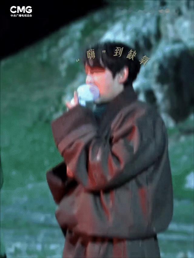 胡歌拍戏拍到缺氧 谁能拒绝这么敬业的胡歌！拍《奇迹》高海拔戏份，拍完缺氧吸氧的样