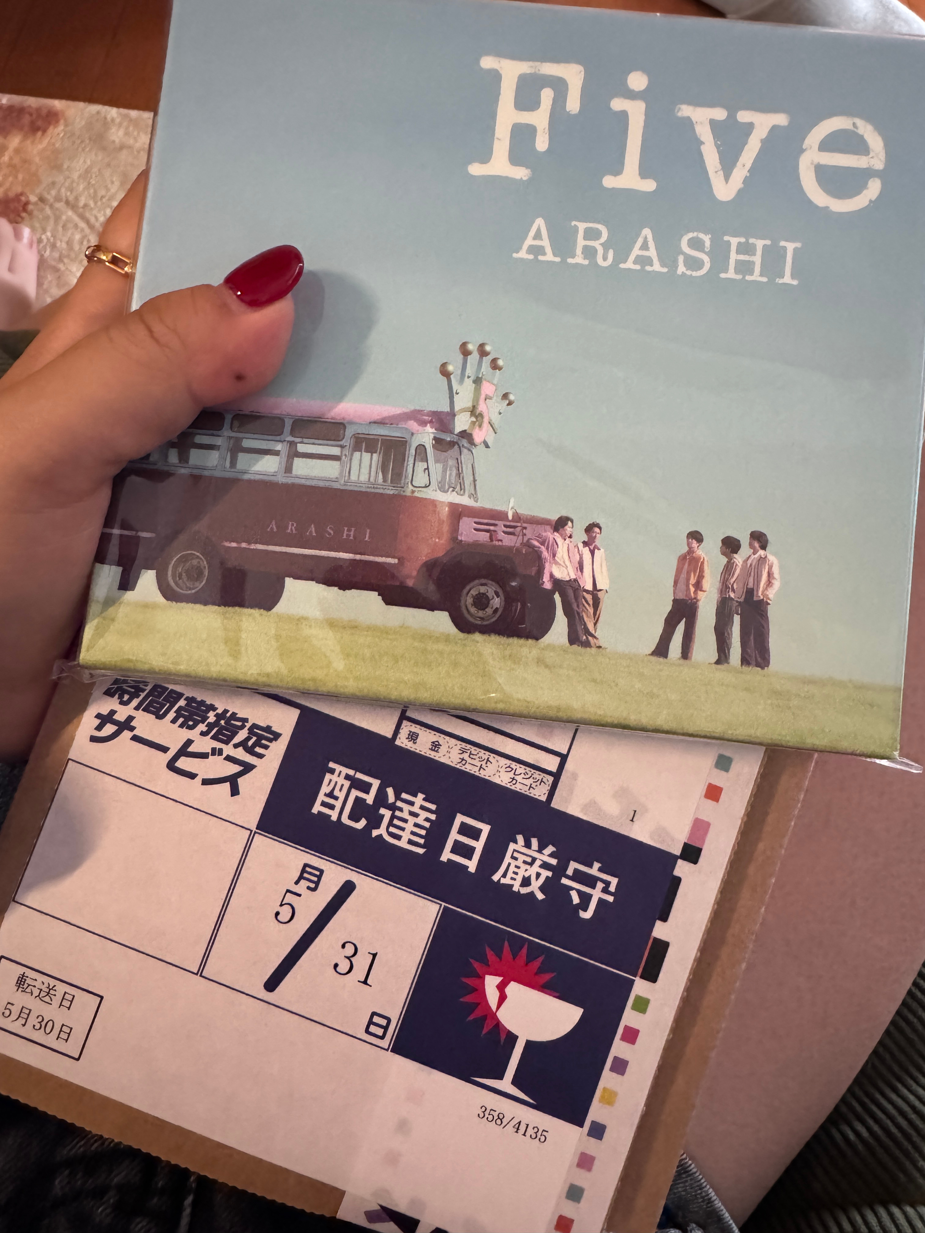 这个配達日厳守也是蛮地狱的，昨天晚上收到的发货邮件，今天一大早就到了，确实为了赶