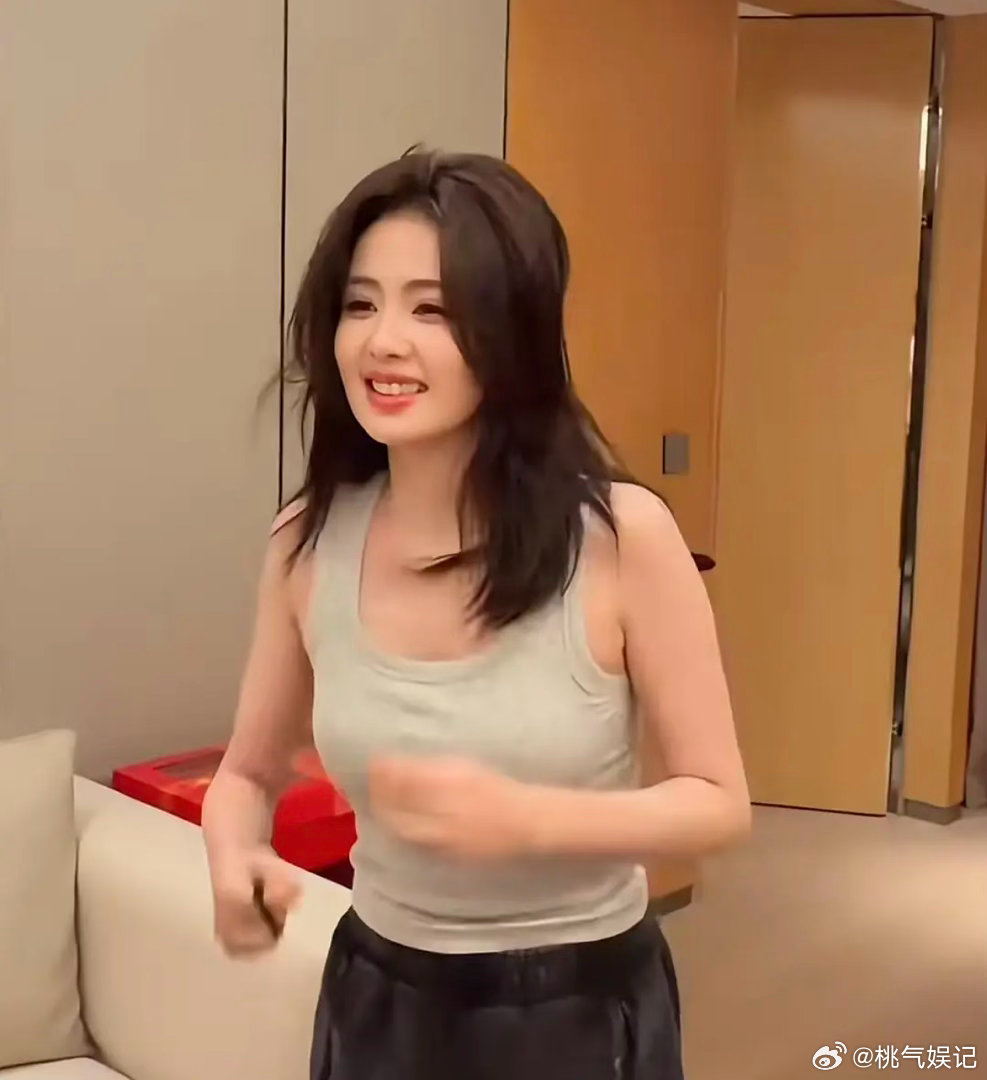 鹿这状态。。有点像流浪汉 