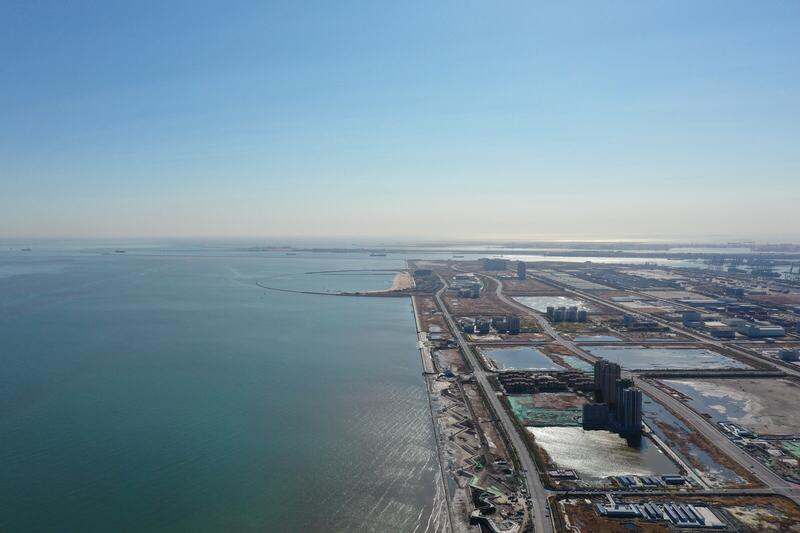 今年春日，我最渴望在天津滨海新区来一场畅快的郊游。滨海新区好玩的去处不少，像东疆