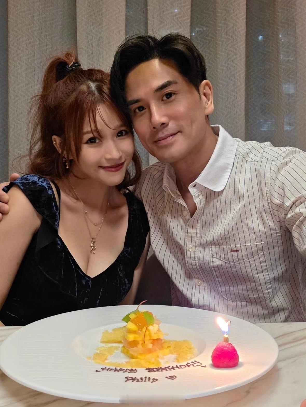 伍允龙晒与女友合照伍允龙与女友合照 伍允龙48岁生日晒与女友合照放闪~ ​​​