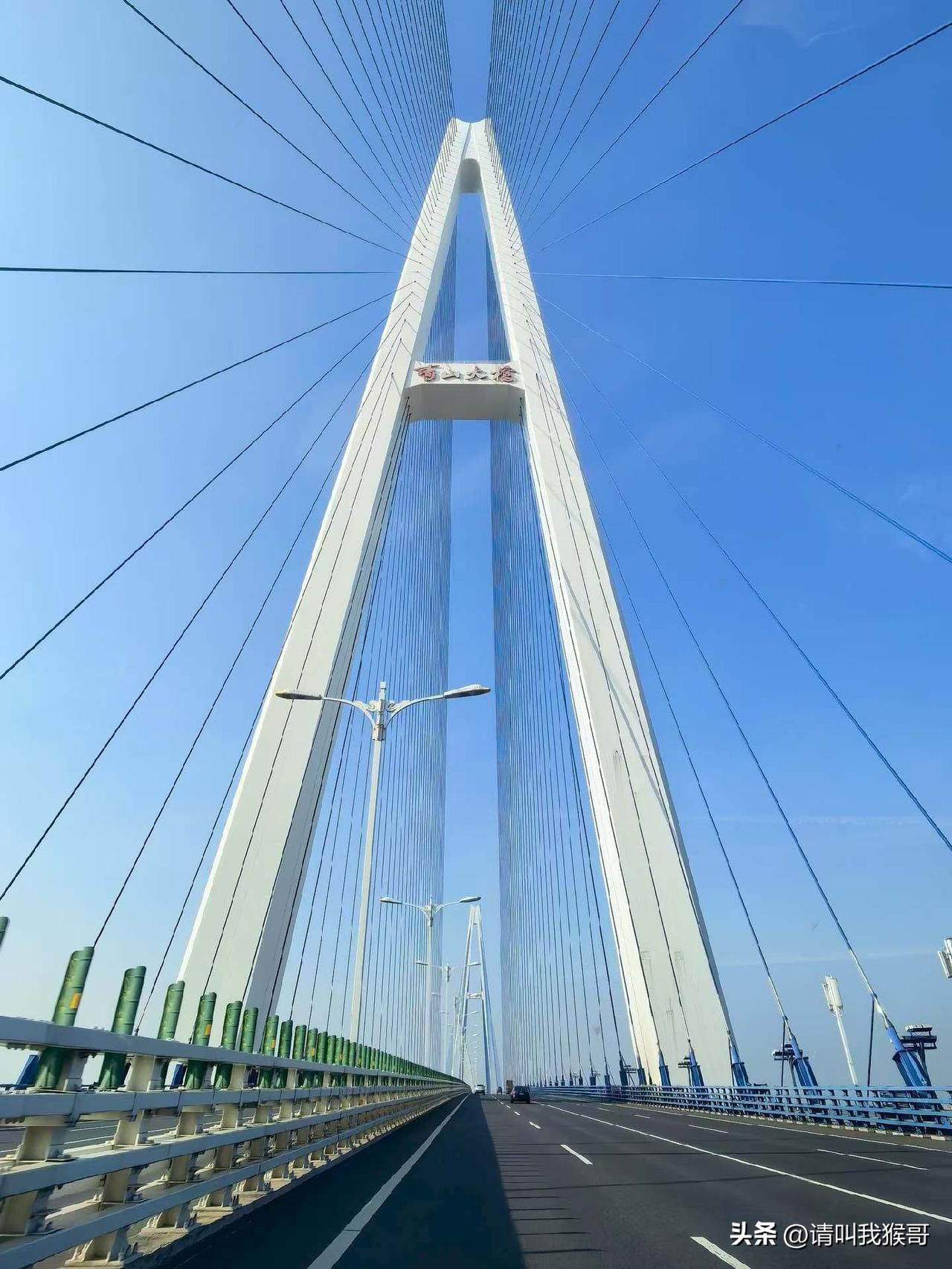 天南地北大拜年这个桥看着挺壮观的