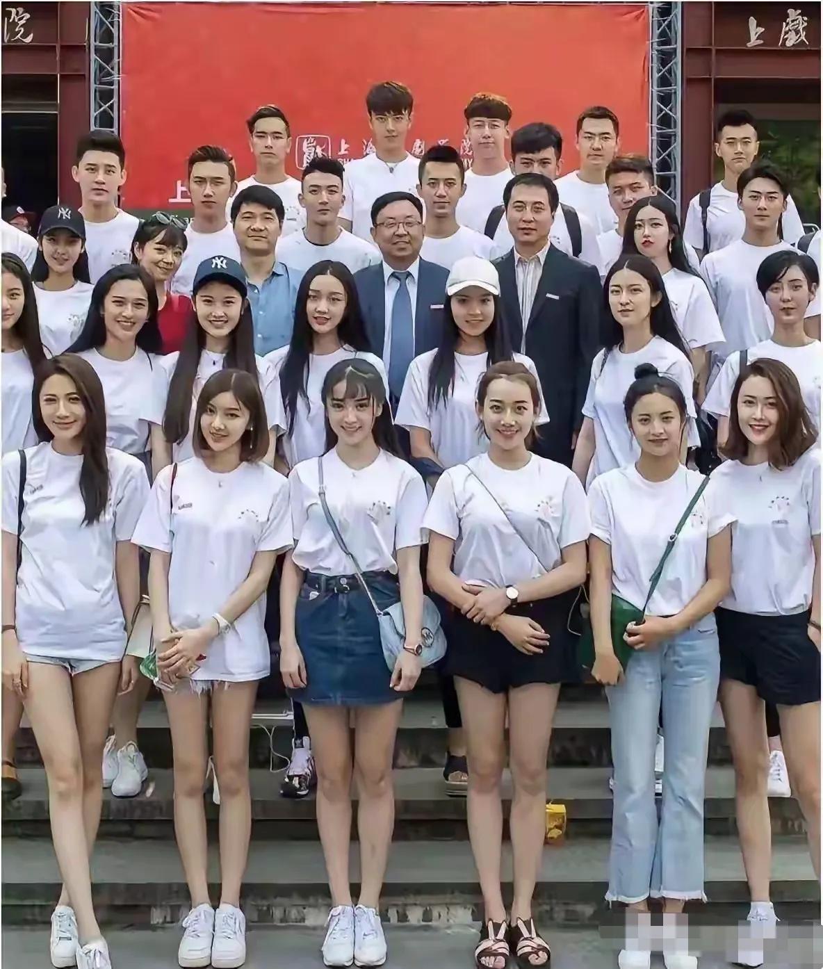 上海戏剧学院，是我国专业培养戏剧类人才的重点院校。从这里曾经走出了许多著名的戏剧