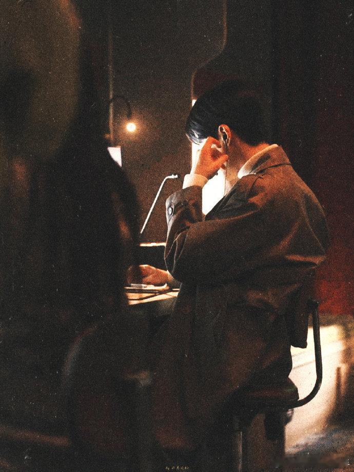 今年冬天韩剧又发力了金宣虎×高允真《爱情怎么翻译》帧帧封神，眼神拉丝甜度超标，豆