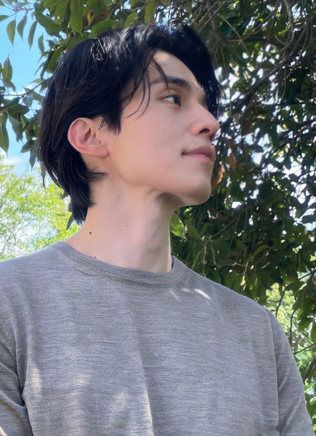 李栋旭被问世界杯支持哪个队的反应救命！李栋旭被问世界杯支持哪个队的反应也太真实了