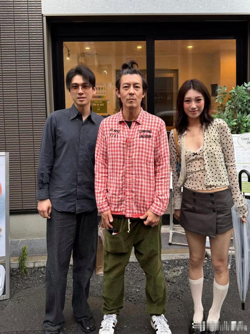 45岁陈冠希在日本东京被偶遇，他的状态好差，身形消瘦，面容沧桑憔悴，颜值下滑严重