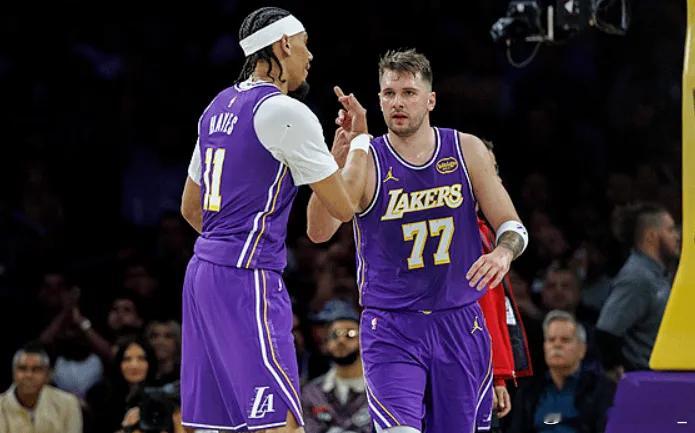 明日NBA常规赛，。赛前，美媒ESPN预测本场比赛，湖人胜率58.7%，太阳胜率