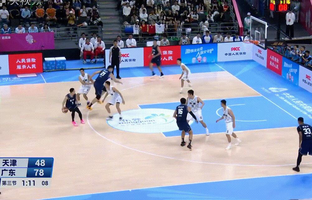 又香又臭的旺旺，当你刚想吐槽他防守端被对手点名的时候，他下一秒又能用神准的3分球